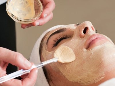 60 Min. Gesichtsbehandlung mit Tiefenreinigung für 1 Person - Jolu Naturkosmetik Spa