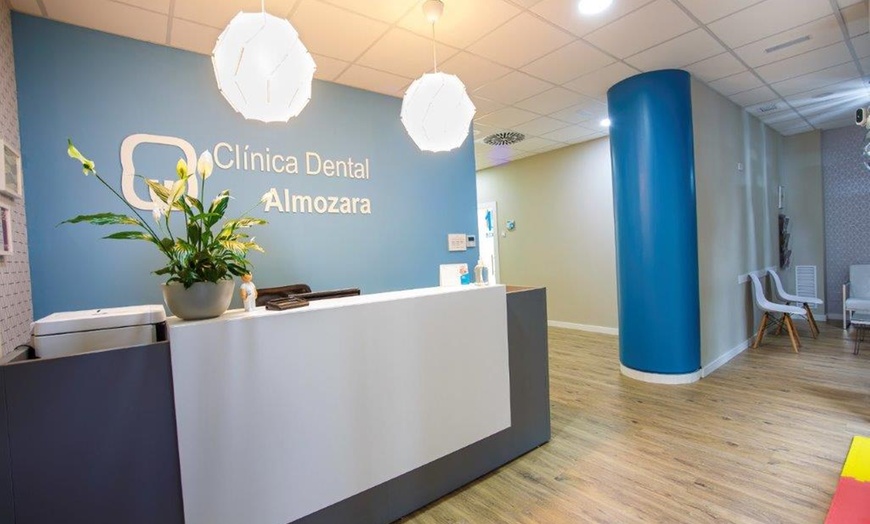 Image 1: Limpieza profunda de encías