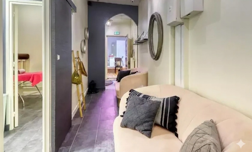 Image 2: Soin du visage au choix et épilation ou spa avec SARAH LISSAGE PARIS