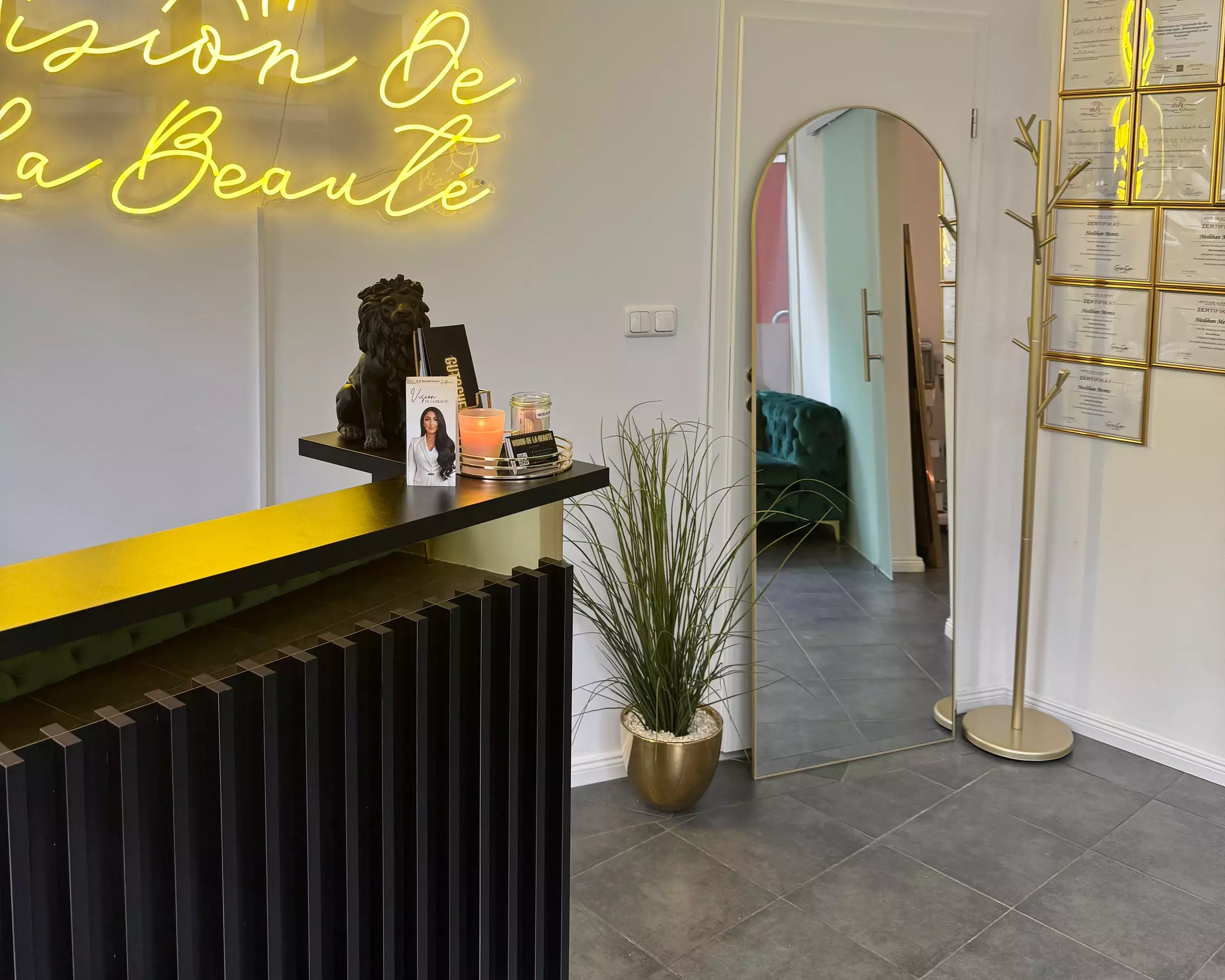 Frische Haut: Aqua-Facial + Microneedling, 3x Aqua-Facial oder 3x Microneedling für 1 Person (bis zu 41% sparen) - Primary Image