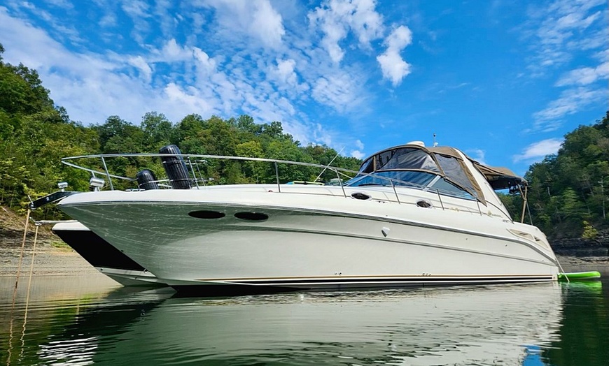 Image 3: Luxury Yacht Cruises & Boat Parties on Miami Waterways