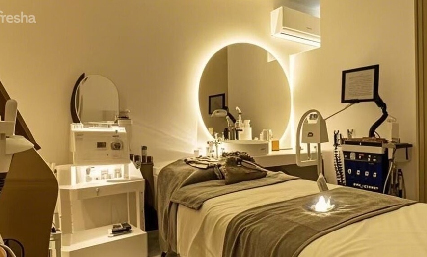 Image 5: Skin Analysis + Micro-Needle-Free Nanosoft with Optional Chemical Peel