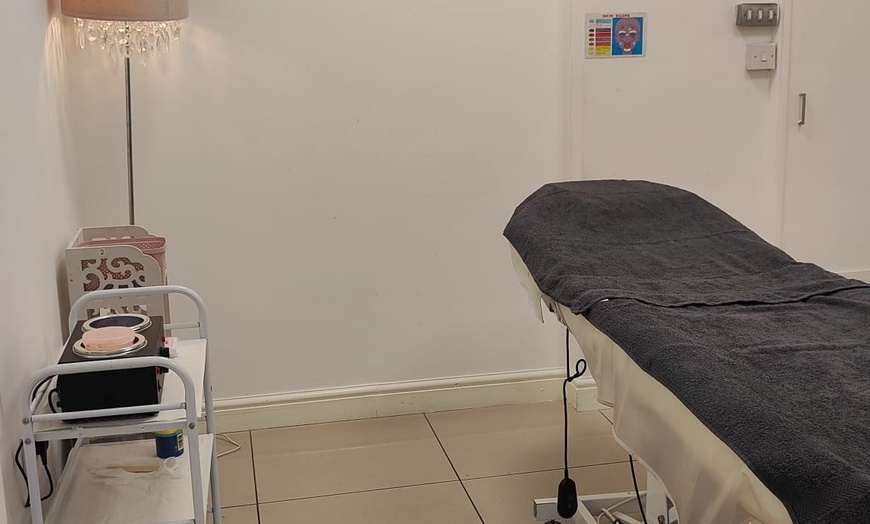 Image 2: Enjoy a Full Body Wax or a Revitalising 90-Minute Facial