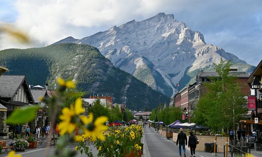Image 8: Experience Banff Gondola, Hot Springs & 3 Lakes Tour for 1 or 2 People