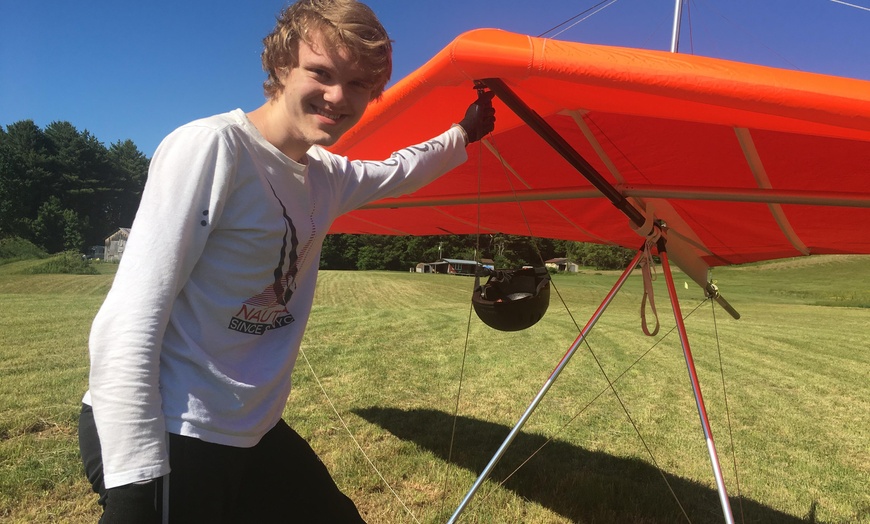 Image 2: Foot-Launch Hang Gliding Intro Lessons at Susquehanna Flight Park