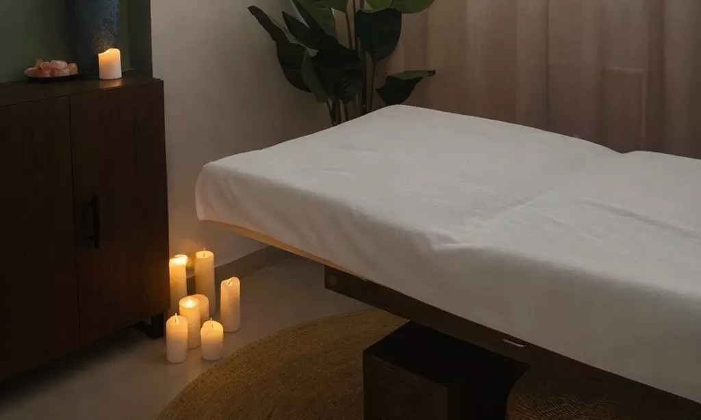 Massage californien ou suédois d'1h ou 1h30, soin du visage en option