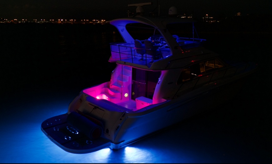 Image 8: Get Four or Six Hours Rental That Includes Ice, Water, Matt & Captain