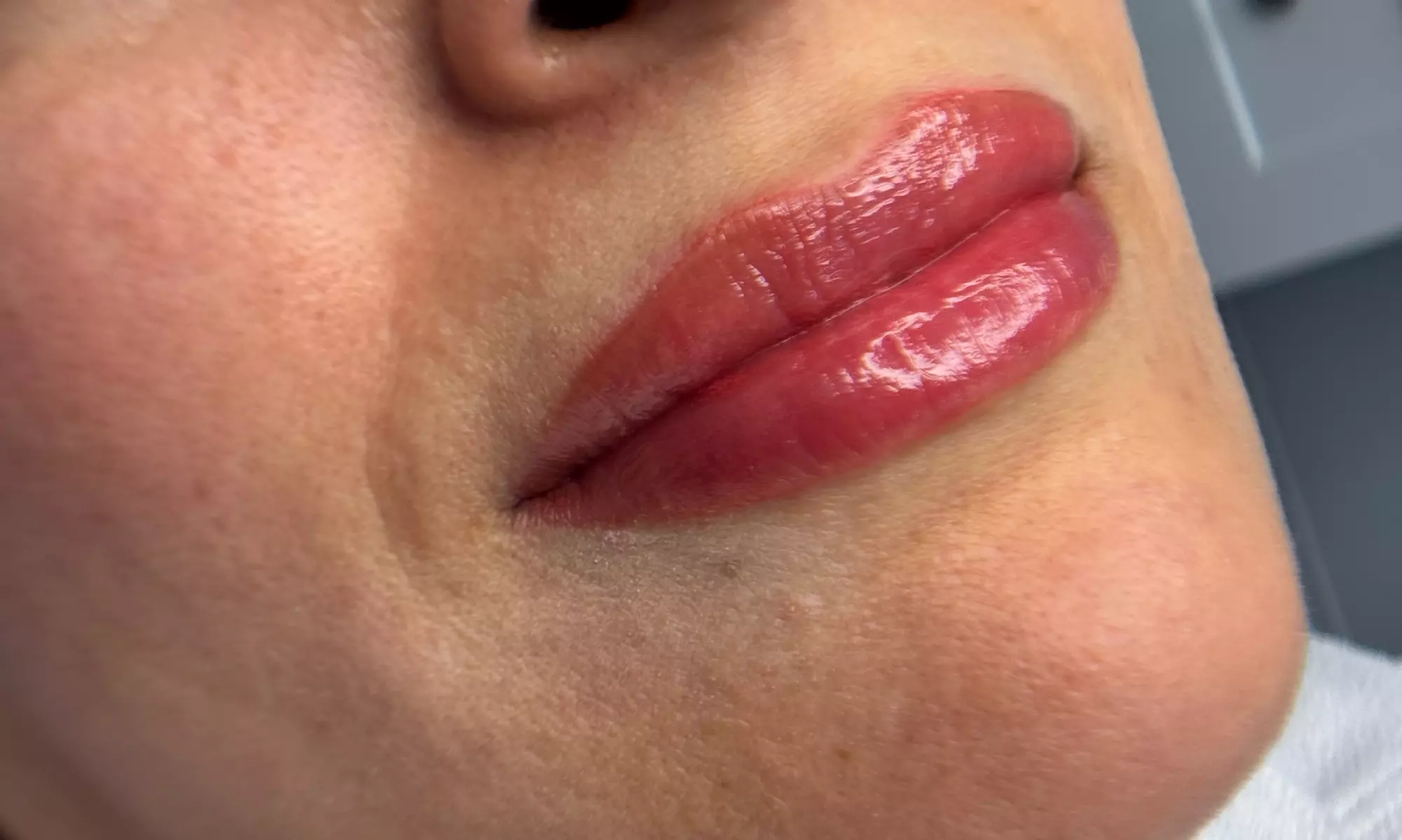 Transform Your Look with a Lip Blushing/Neutralization Session