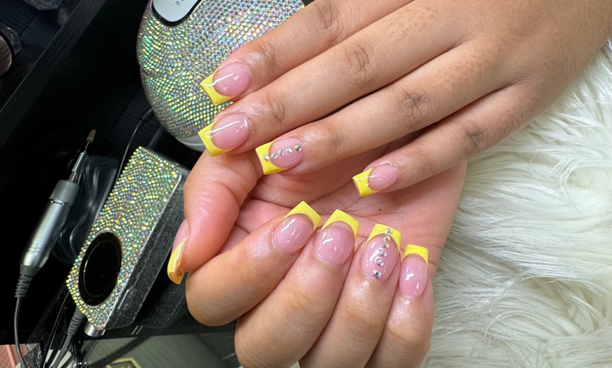 Image 4: Up to 33% Off on Nail Spa/Salon - Shellac / No-Chip / Gel at Diamonds NailBar