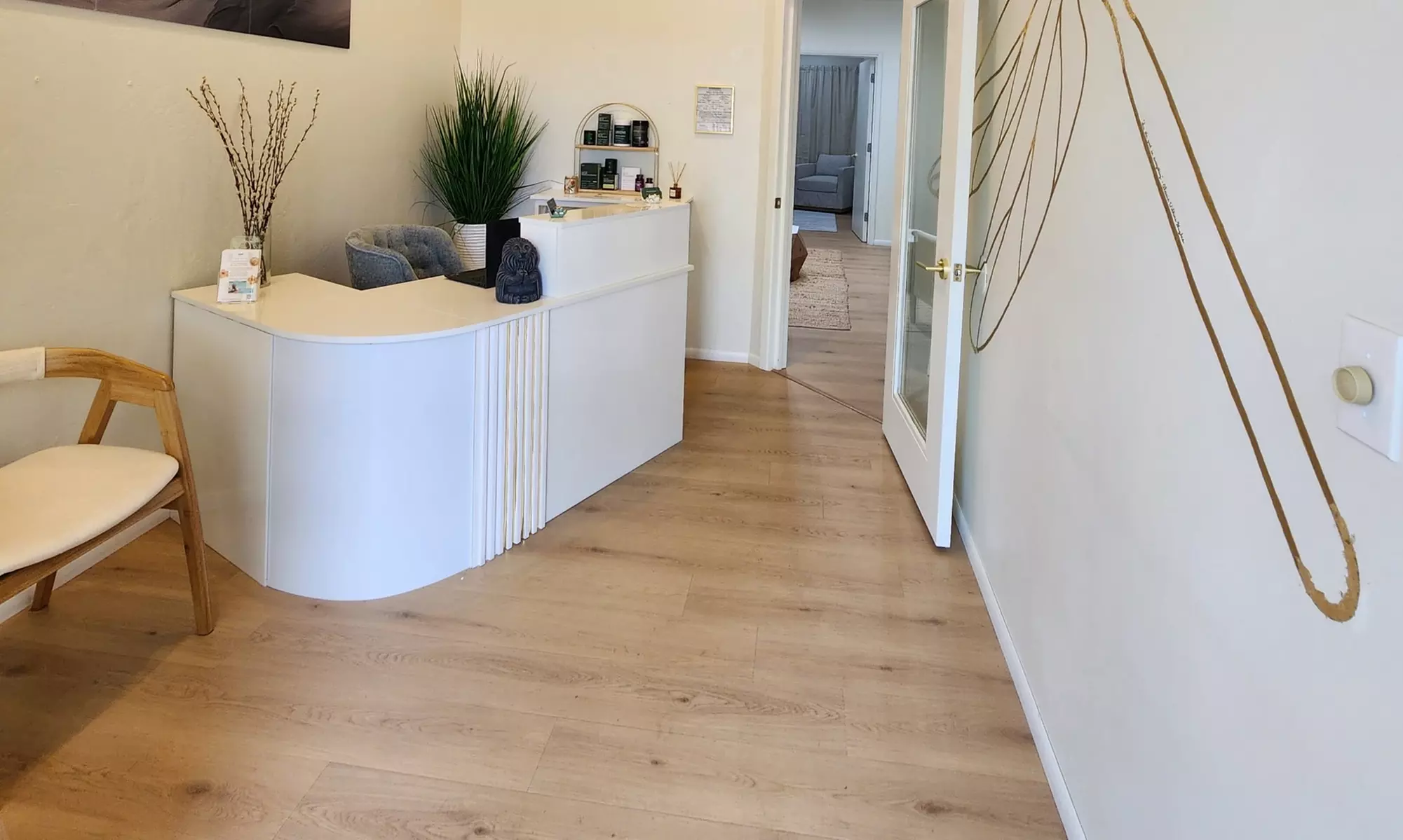 Red Light Therapy: Skin Rejuvenation, Pain Relief & Muscle Recovery