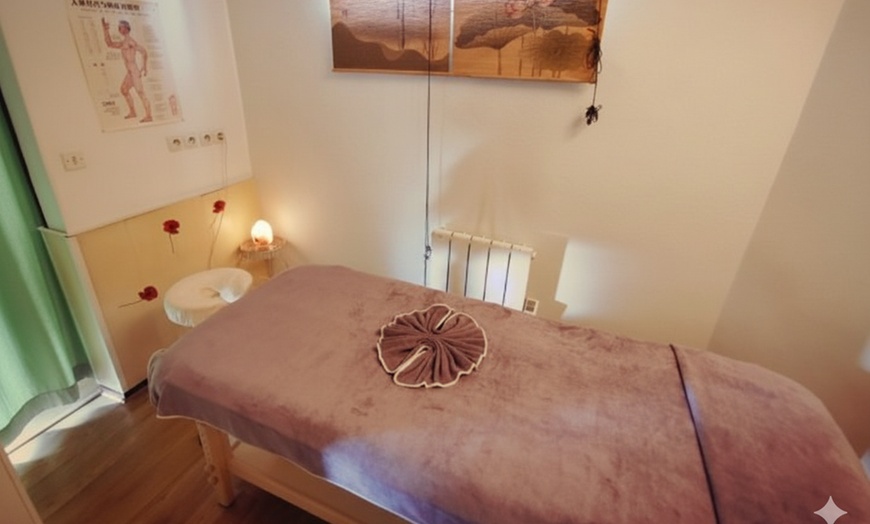 Image 1: Massage Tui Na traditionnel aux huiles chaudes au Cybele Institut