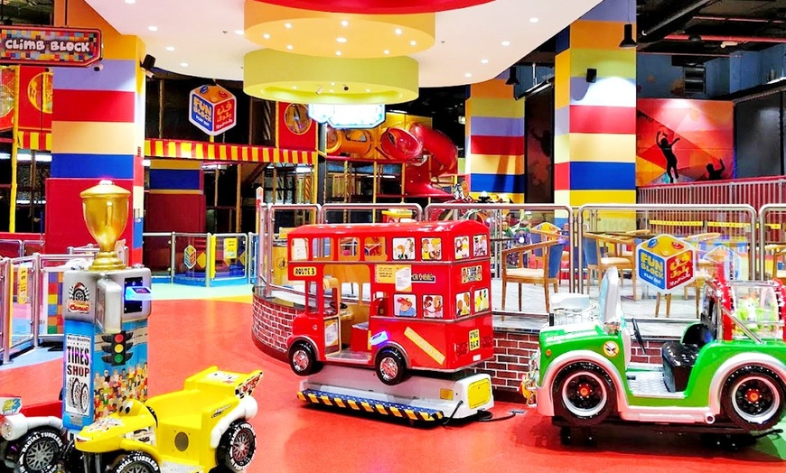 Image 6: Fun Filled Silver or Gold Party Package for Up To Ten Kids!