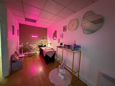 Rehaussement de cils ou sourcils avec teinture - Cindy Zendji