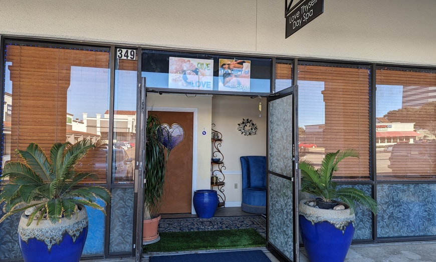 Image 5: Energy Lounge Experience with Unlimited, Private or Group Sessions 