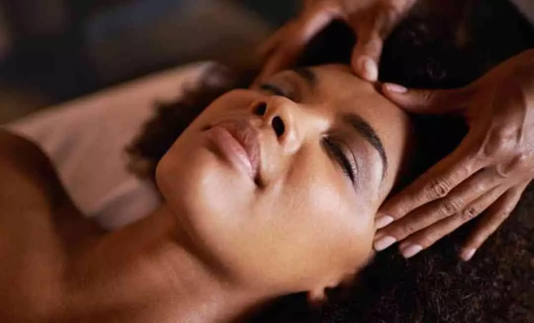 One 60-, 90-, or 120-Min Swedish Massage + Hot Towel + Aromatherapy