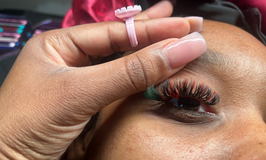 Image 5: Customizable Lash Sets at Flutter and Bloom to Enhance Your Style