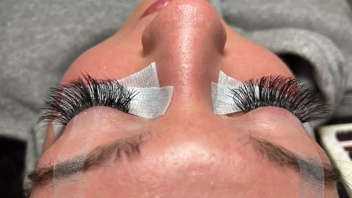 Up to 40% Off on Eyelash Extensions at Lizzie's Lashes