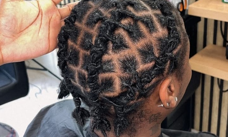 Image 4: Coiffures afro stylées et soins complets chez LM Beauty à Rouen