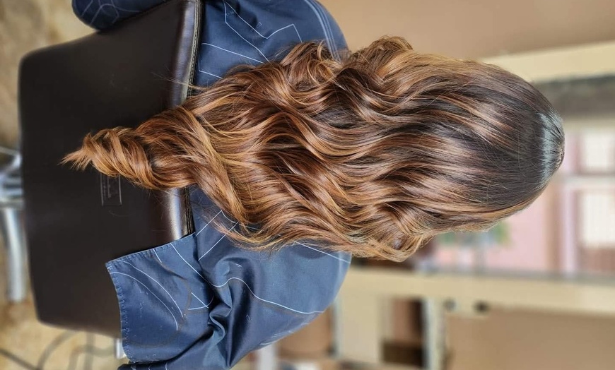 Image 3: Get a Stylish Haircut with Nigel King at Salon Helios