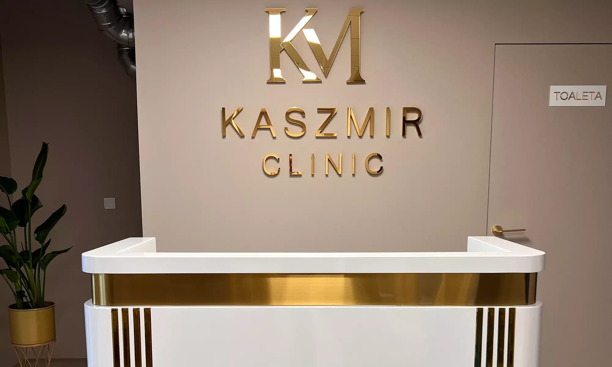 Wieloetapowy zabieg oczyszczający na twarz, szyję i dekolt