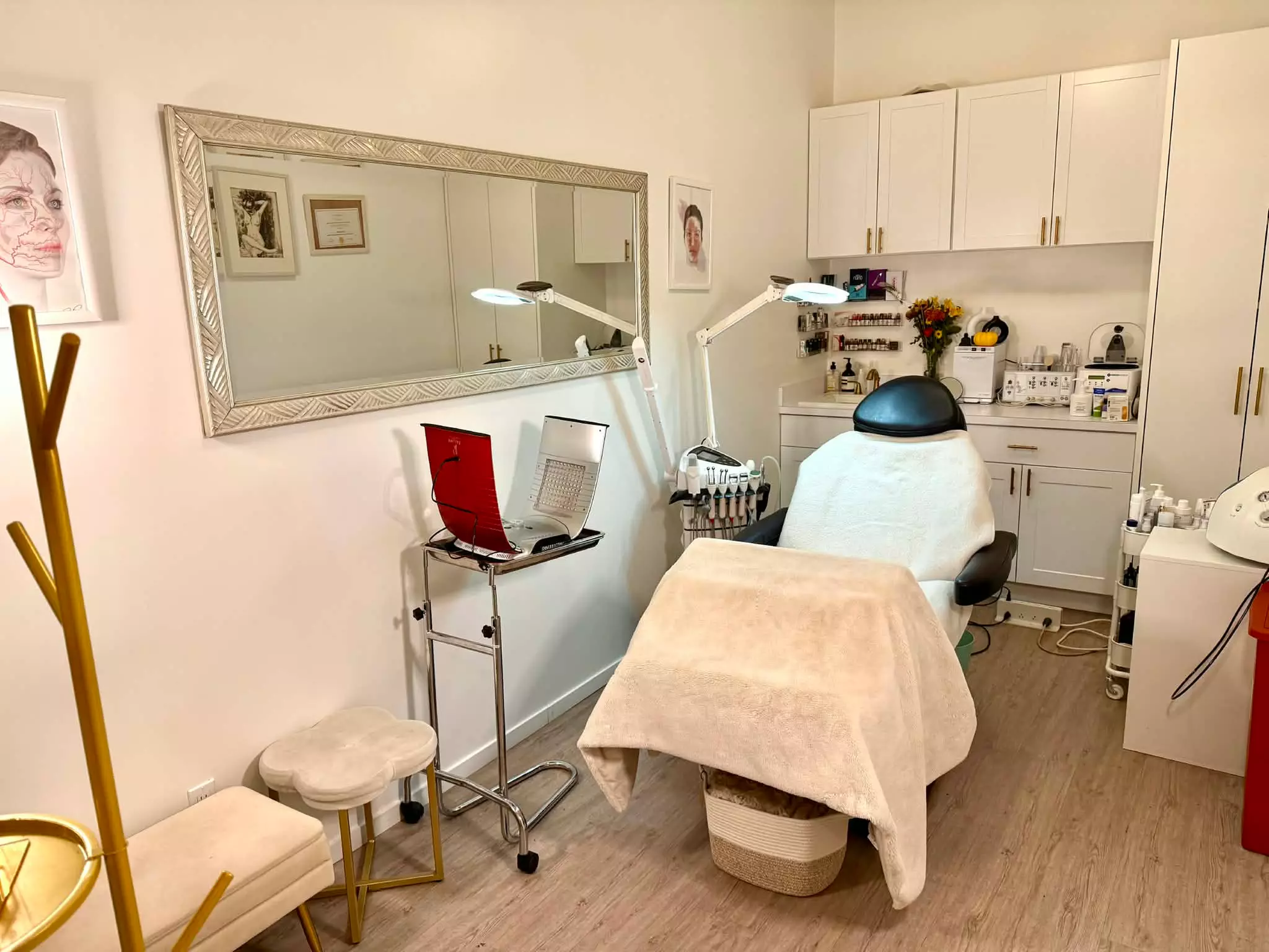 Dermaplaning with Pore Care & Red LED Therapy at DashaCosmetology