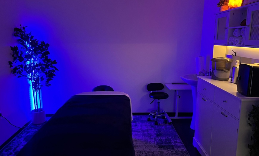 Image 4: 60 or 90-Minute Swedish Massage with Aromatherapy