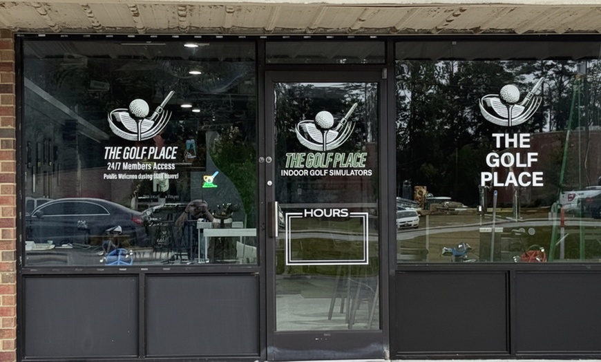 Image 2: Indoor Golf Simulator Experience with GC Hawk Tech at The Golf Place