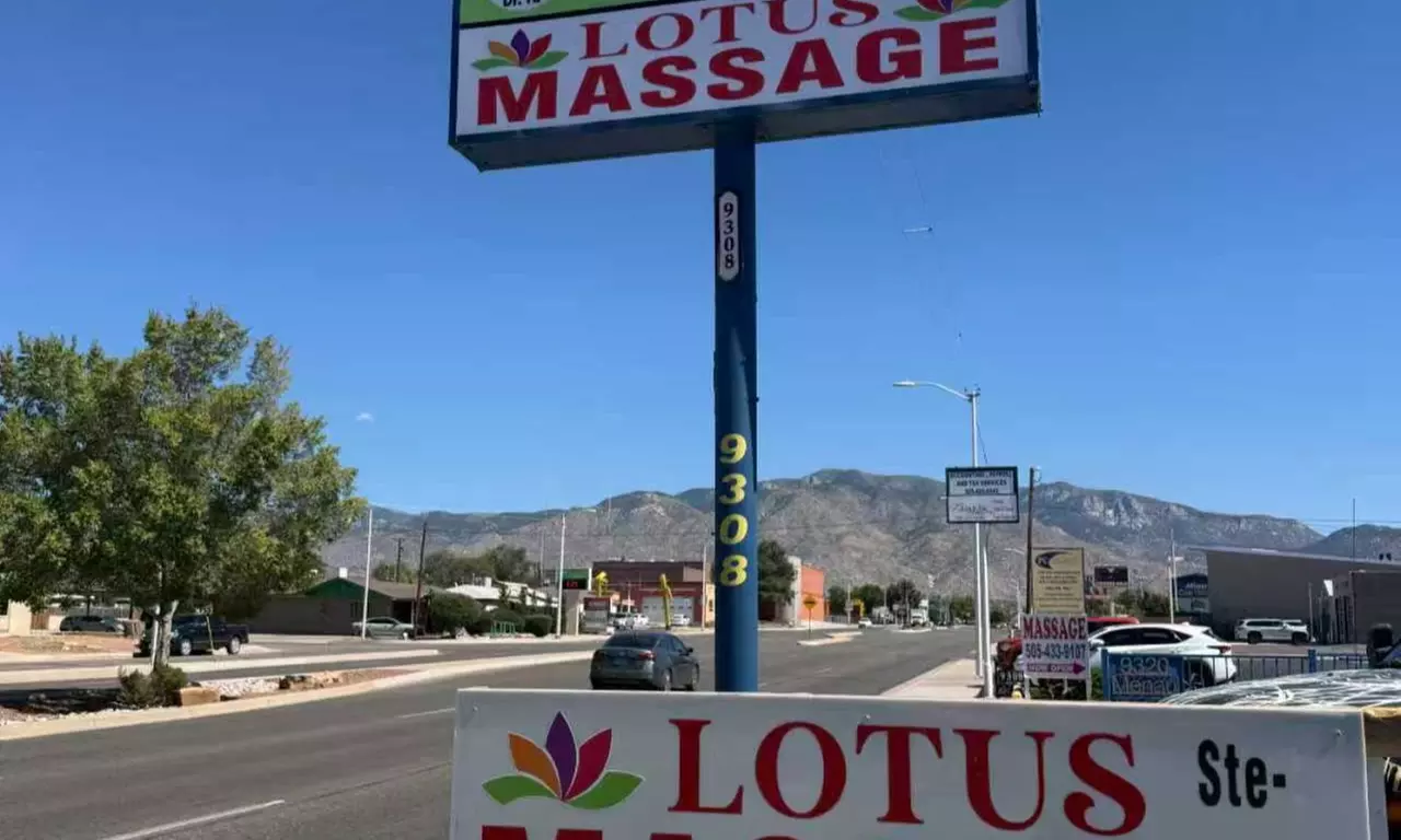 60-Minute Therapeutic Body Massage with Essential Oil and Hot Stones