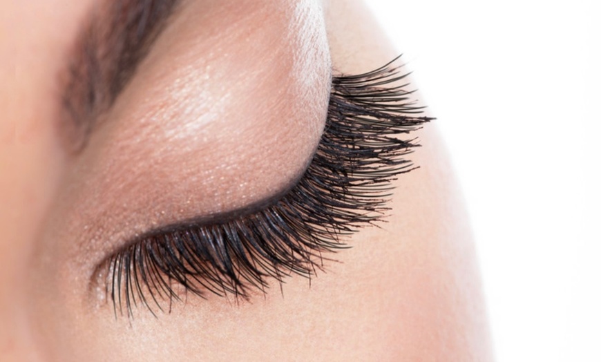 Image 1: Full Set of Classic or Hybrid Eyelash Extensions for Chic Look!