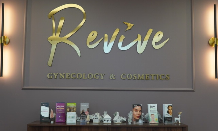 Image 2: Enhance your Look with 20 or 40 Units of Botox
