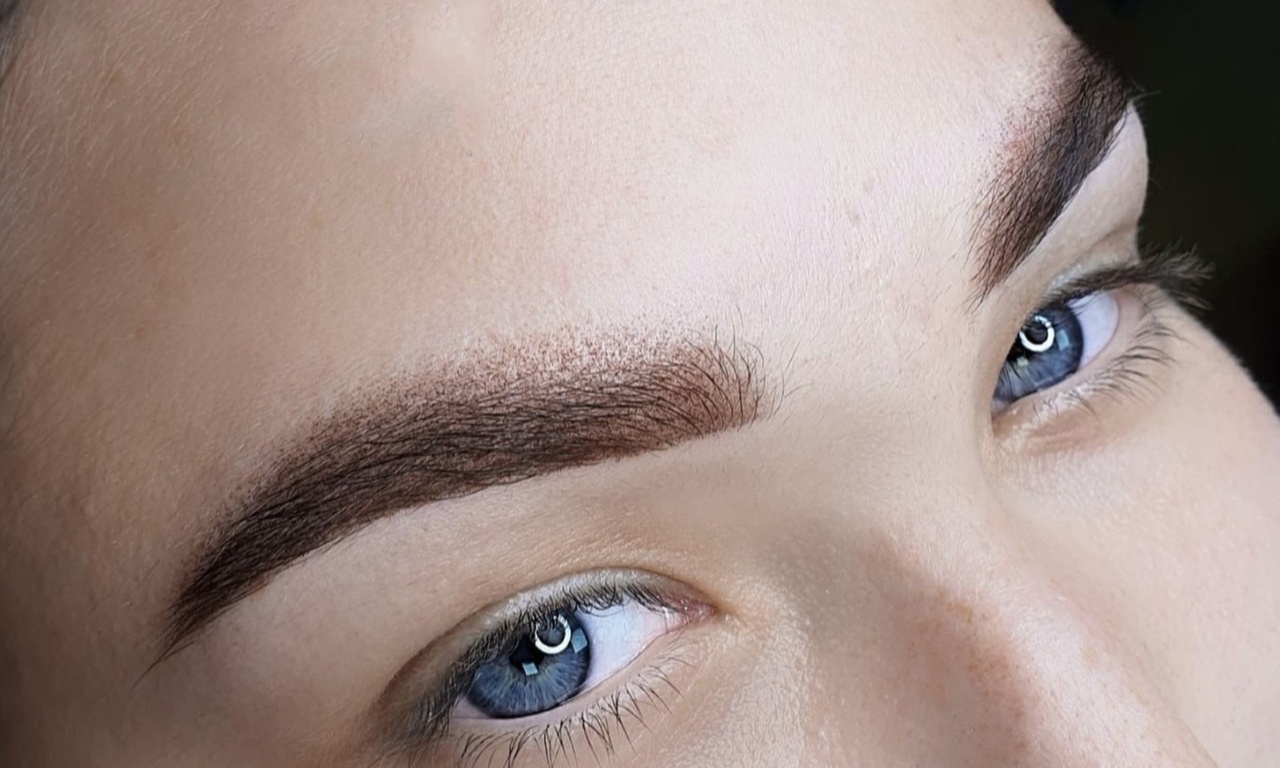 Sourcils ombrés ou microshading pour un regard naturel et sublimé