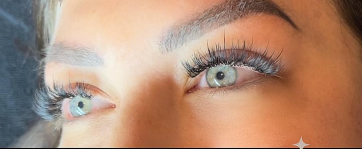 Achieve Fuller, Longer Lashes with Classic, Hybrid / Volume Extensions