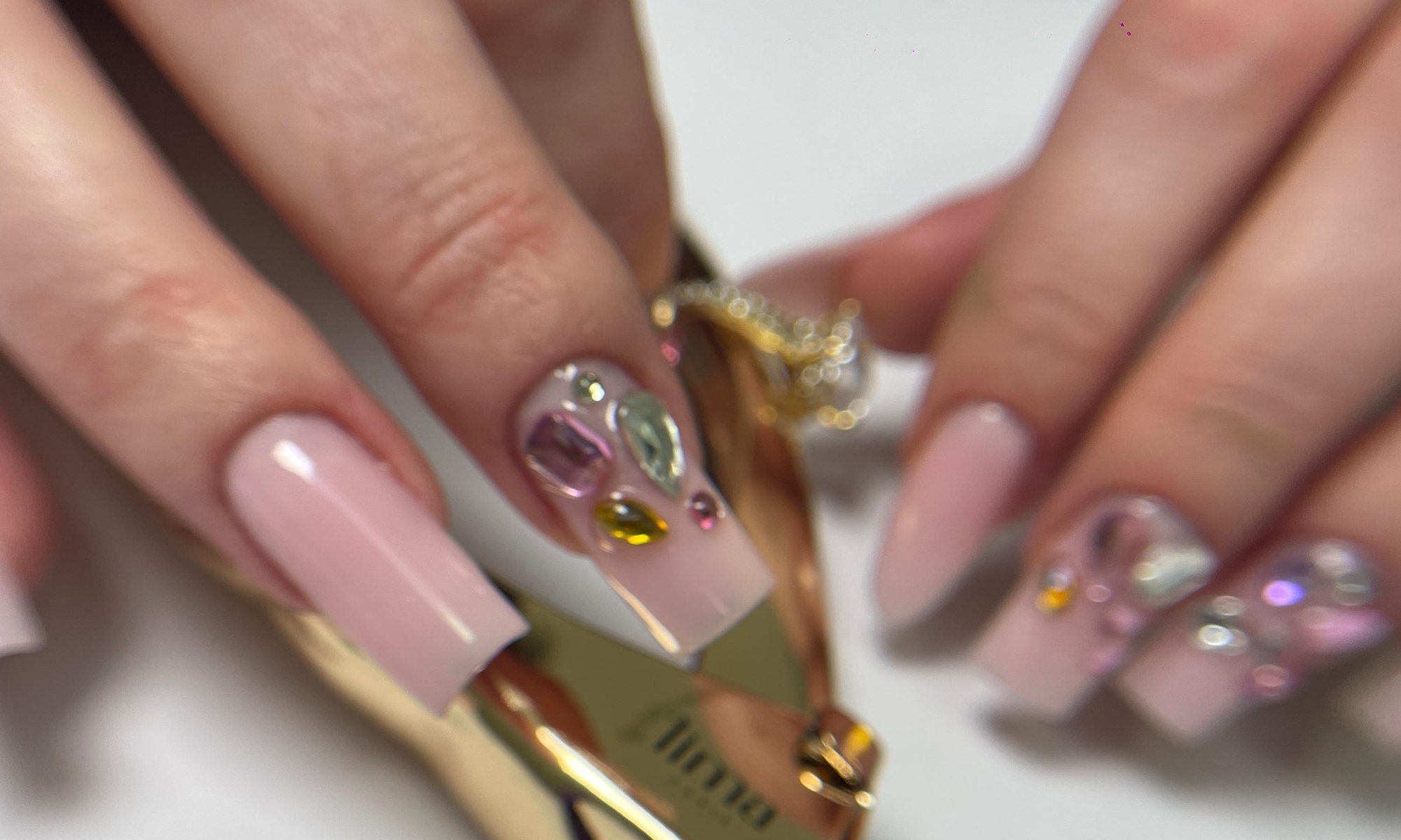 Soins beauté des ongles russe au choix avec vernis, capsules et/ou gel