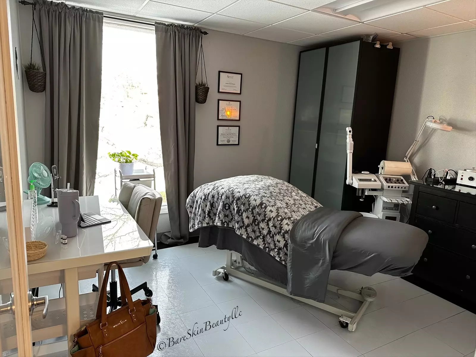 Up to 40% Off on Facial at Bare Skin Beauty