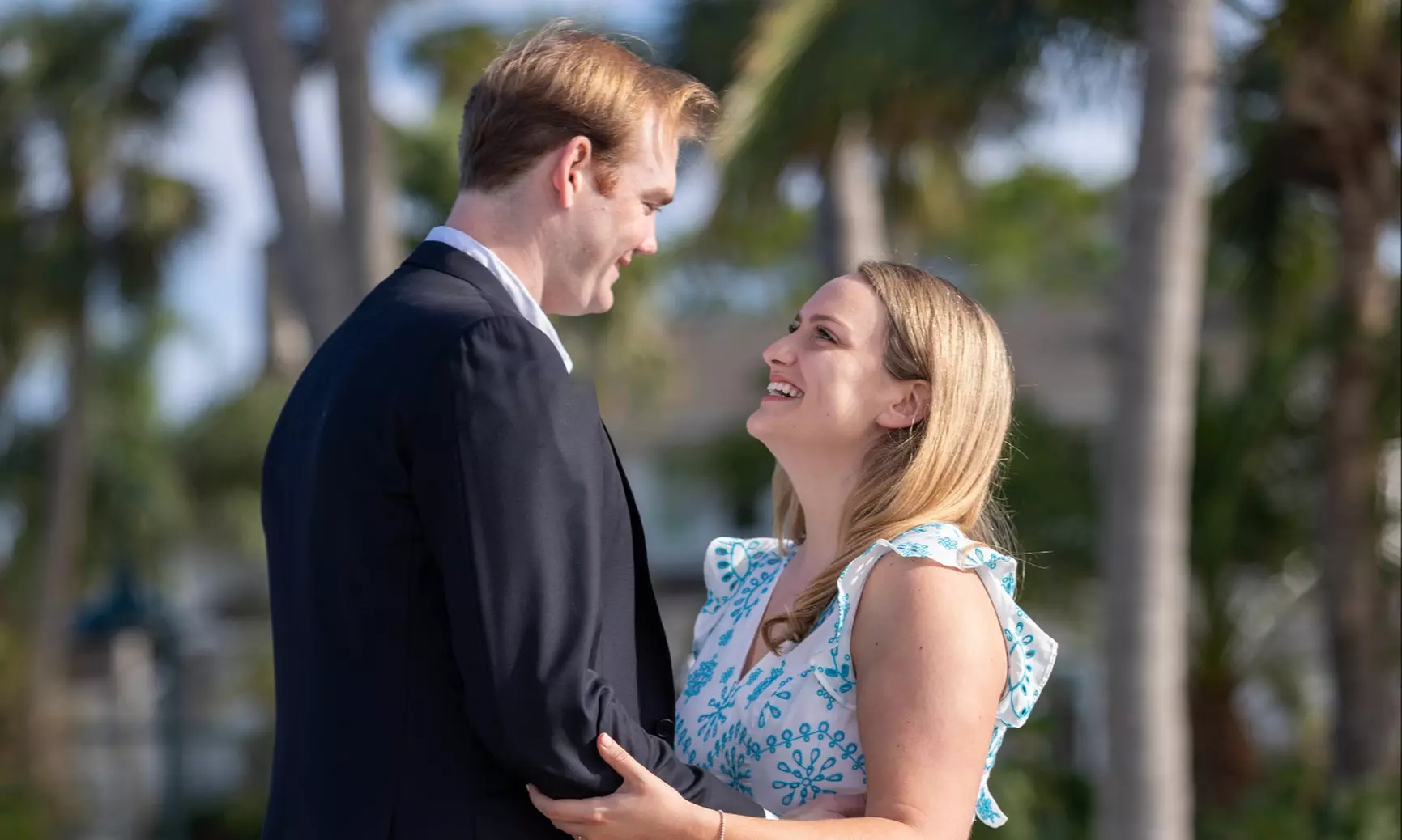 Engagement Photography Sessions – 60/90/120 Mins with Digital Images
