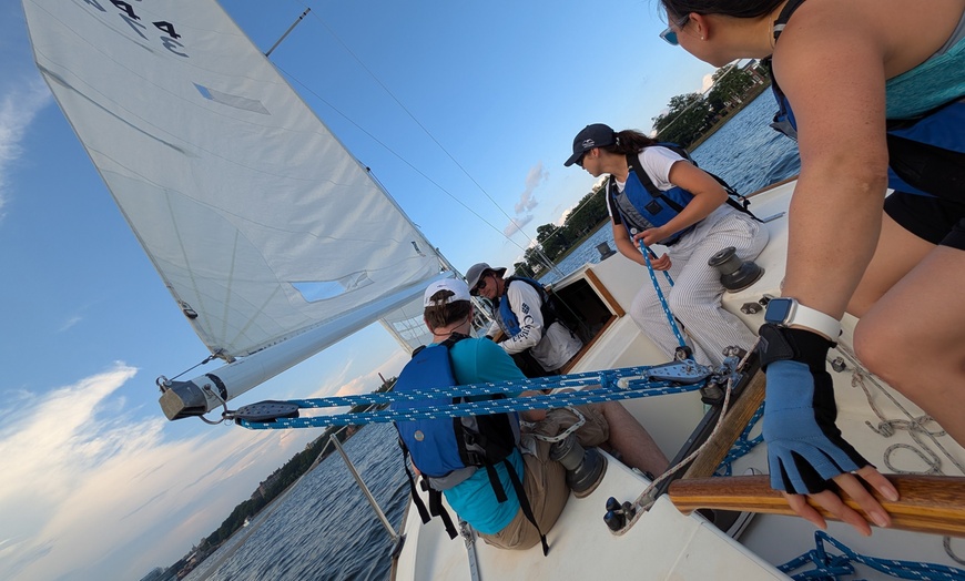 Image 1: Enjoy a 2.5-hour sailing session with an instructor – 1 or 4 spots