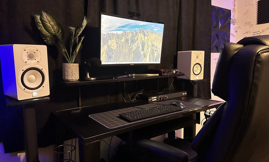 Image 3: Explore 2,4 or 8 Hour In-Studio (A) Recording Session