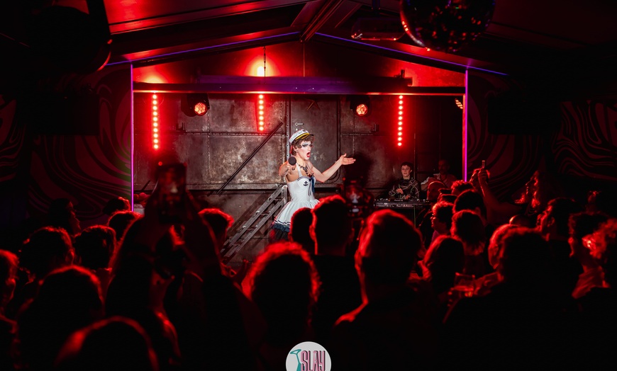 Image 4: Ciesz się różową pizzą i sernikiem na Różowej Barce na Wiśle