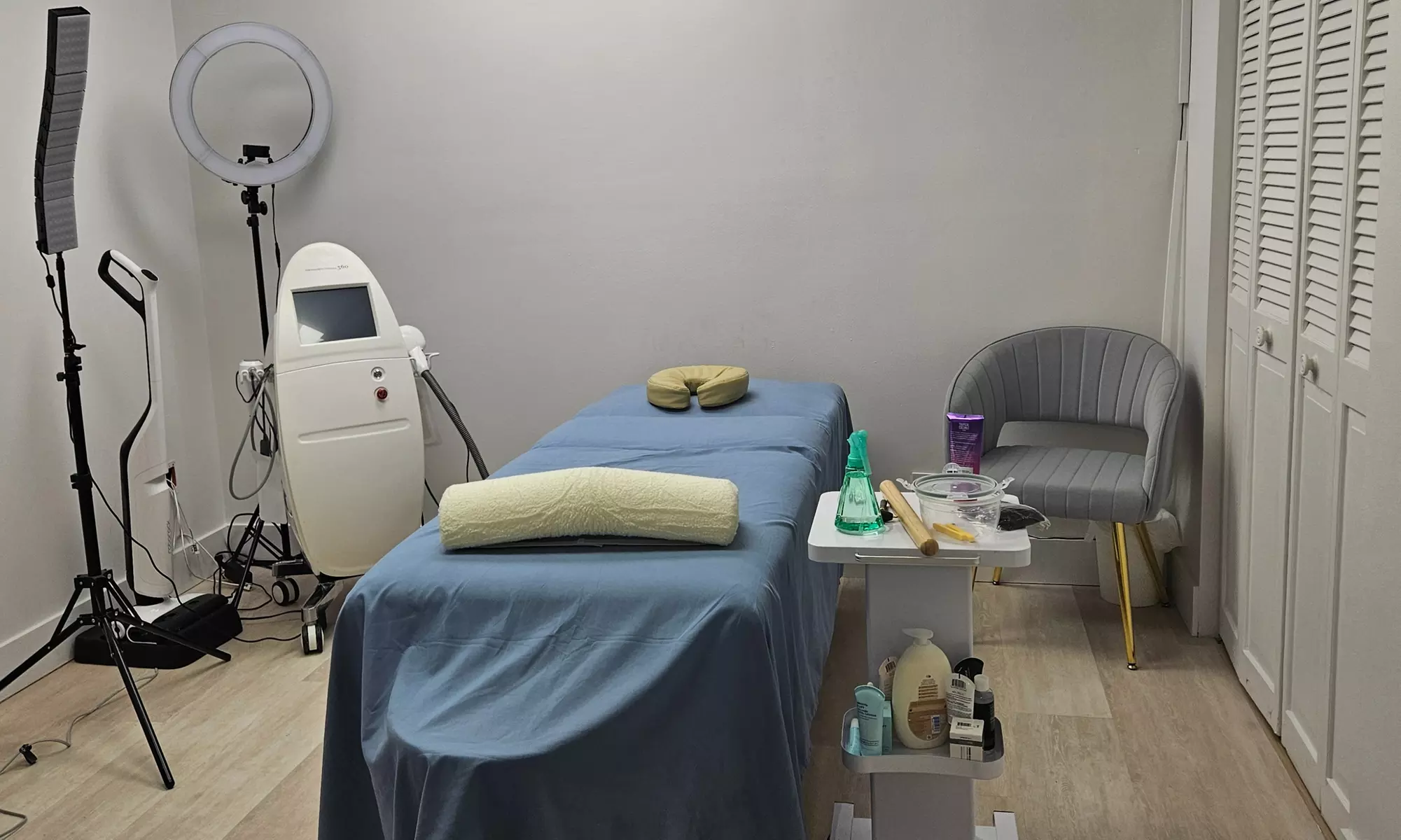 Up to 54% Off on Foot Reflexology Massage at Vida coral estética spa