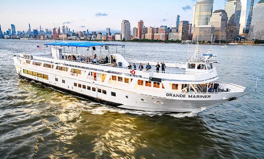 Image 6: NYC and Statue of LIberty Sightseeing Cruise from NYC Water Cruises