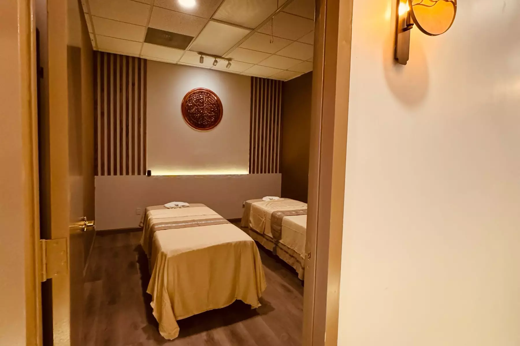 Up to 50% Off on Couples Massage (Valid Mon-Thu Only)