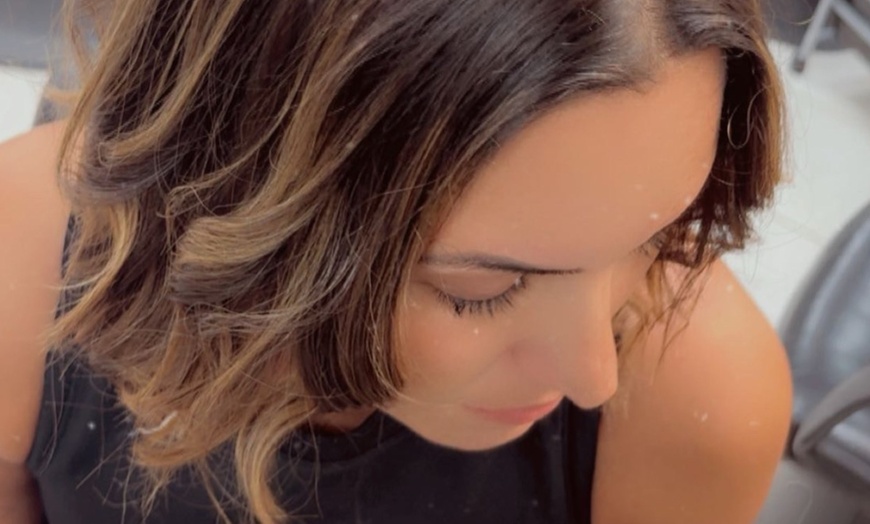 Image 4: Blowout and deep conditioning session for smooth and voluminous hair