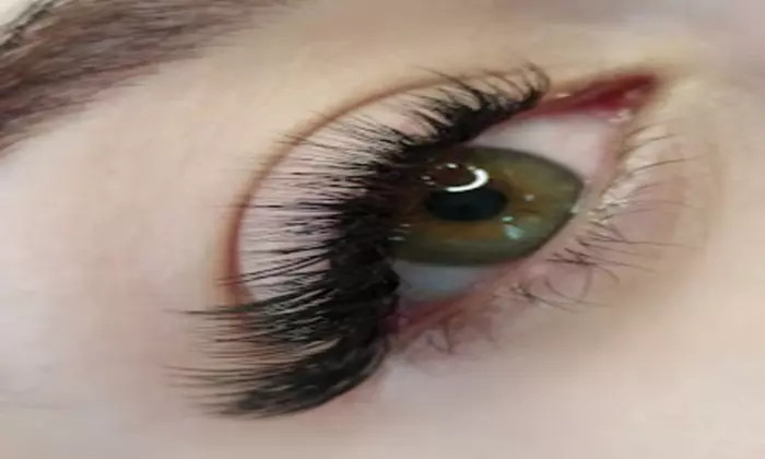 Get a Full Set of Classic or Hybrid Eyelash Extensions