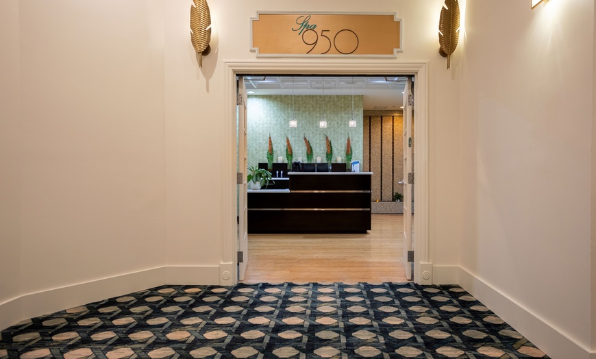 Image 5: Relaxing Swedish Massage with Amenity Access