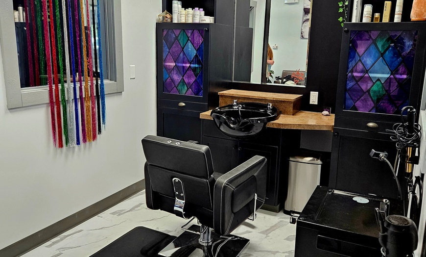 Image 4: Fresh Haircut & Style with Optional Color or Highlights