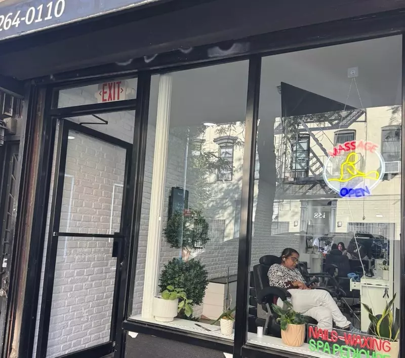 Under-Arm, Full-Face, Full-Legs, or Full-Body Waxing (Women)