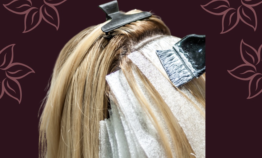 Image 3: Get Haircut with Partial/Full Highlights with Hair Mask and Blow Dry 