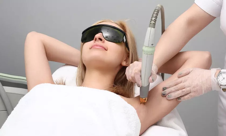 Image 2: Épilation laser à Paris : peau lisse, soin précis, résultat durable