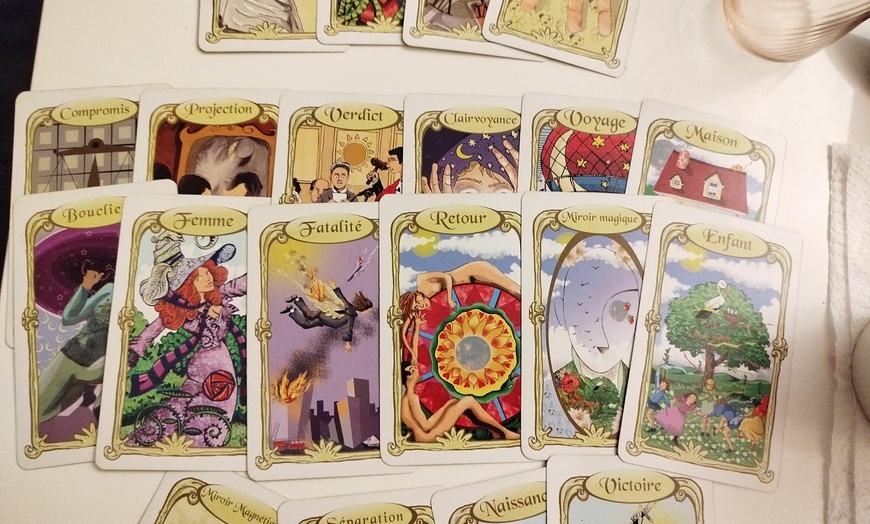 Image 2: Consultation de voyance à distance ou tarot de l'année