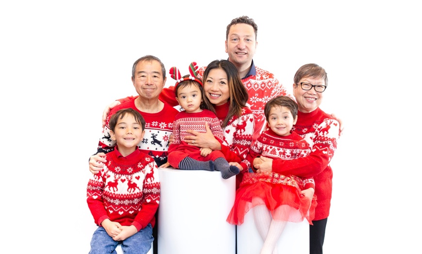 Image 1: Capture Festive Moments: Christmas Package for Family Photoshoot